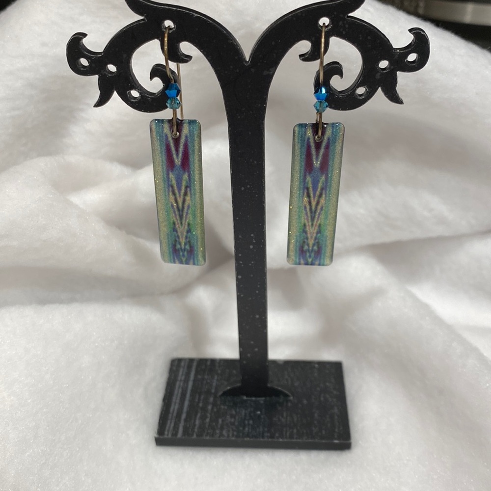 Araxa Design pierced dangle Earrings NWT!
